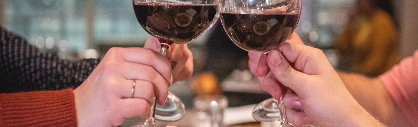 Bannière en-tête / Tchin de verre de vin